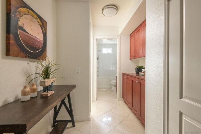 Building Photo - Spacious 4BR/4BA Tri-Level Coastal Townhome | 2 Car Garage | Washer & Dryer | Point Loma