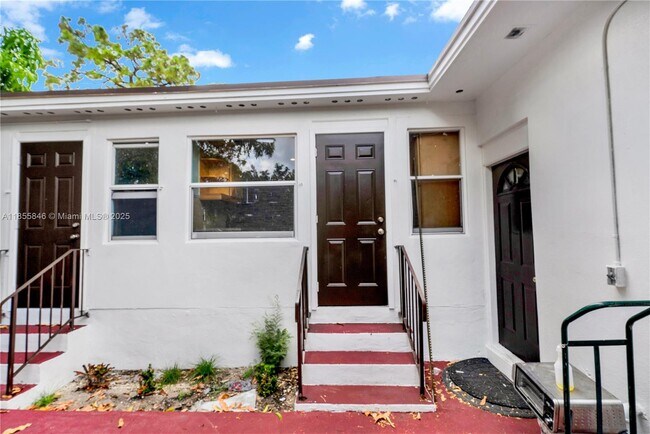 Building Photo - 1245 NE 117th St