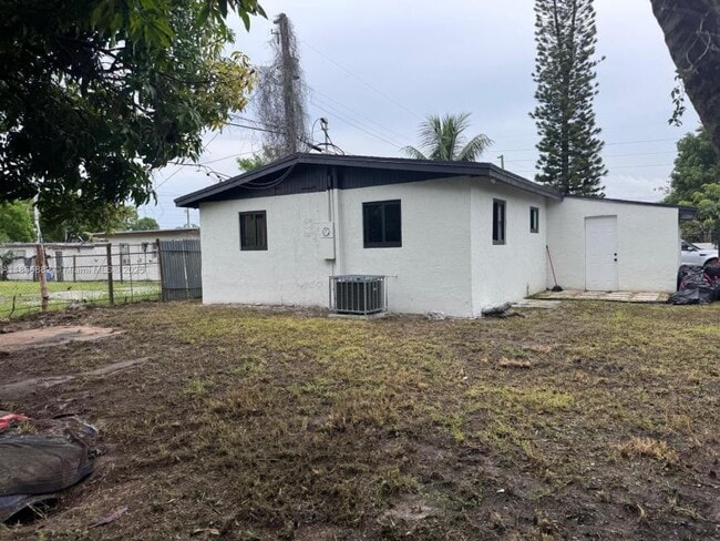 Building Photo - 4 bedroom in Ft Lauderdale FL 33311