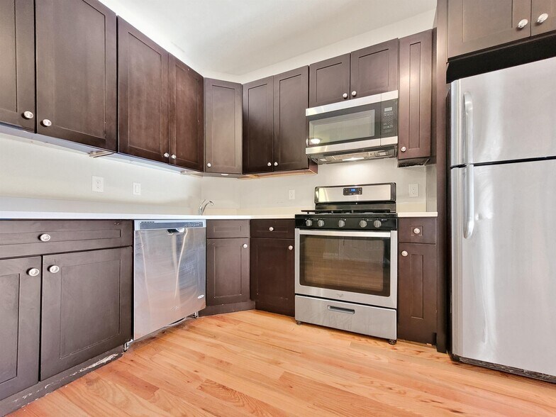 Primary Photo - 19 Caldwell St