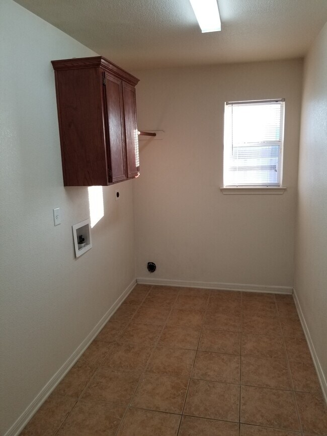 Building Photo - 3107 Lavender Ln