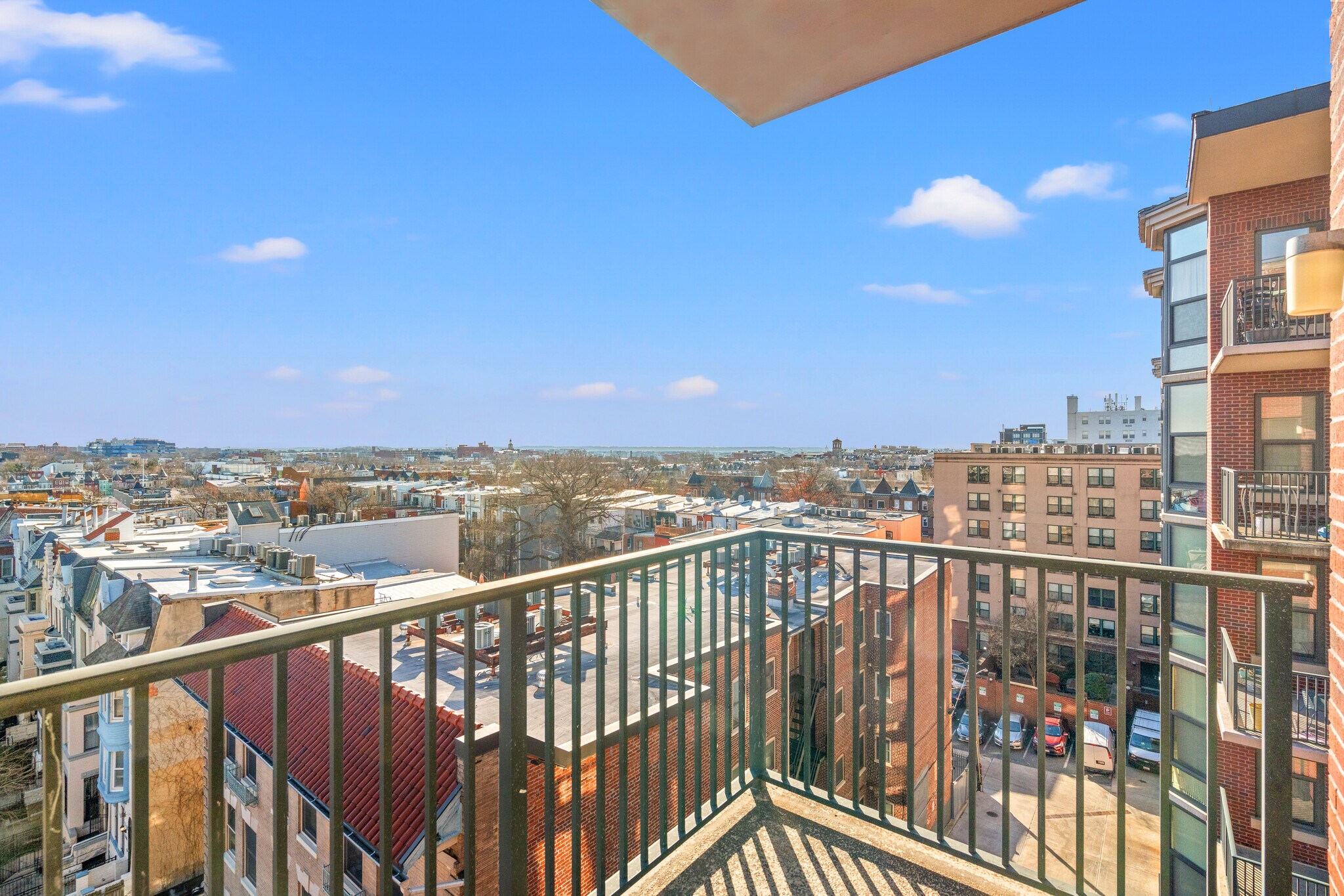 Private Balcony - Views! - 1390 Kenyon St NW