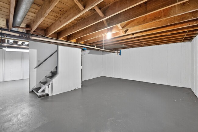 Building Photo - 210 Linn Ct