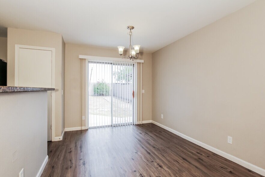 Building Photo - 2613 S 71st Dr