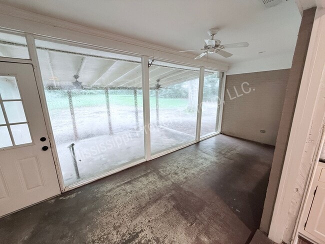 Building Photo - 3BR/3BA For Rent