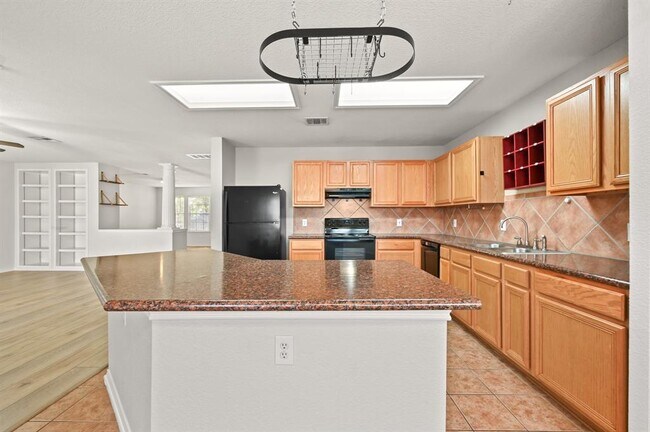 Building Photo - 11140 Currin Ln