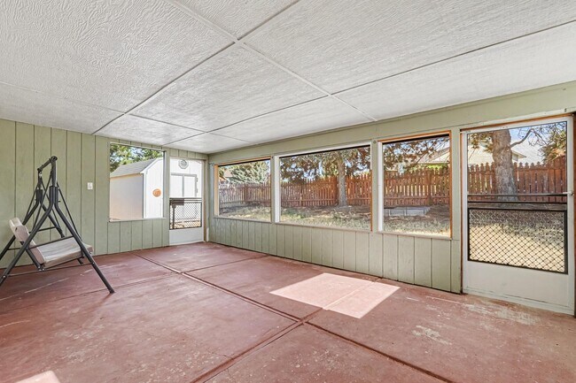 Building Photo - 11875 W Hidden Valley Rim Rd