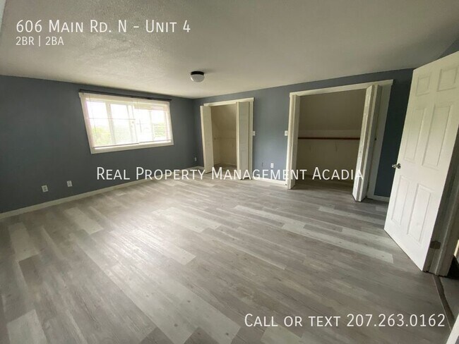 Building Photo - Newly Refurbished Two Bedroom Apartment in...