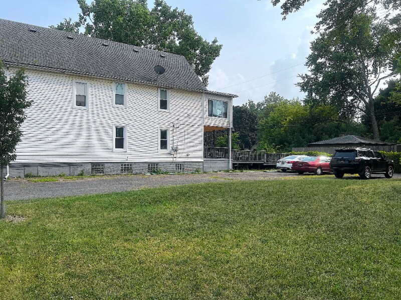 Building Photo - 1421 Fischer St