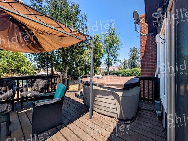 Building Photo - The Bridge House - 2 Bed 1 Bath with Uncompromising Views