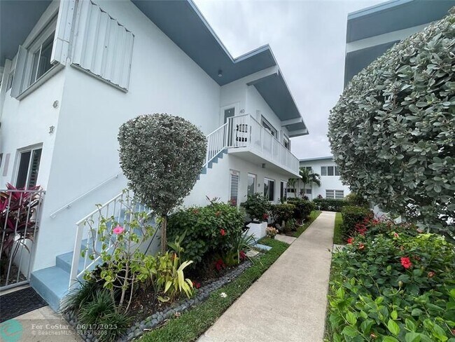 Building Photo - 425 Bayshore Dr