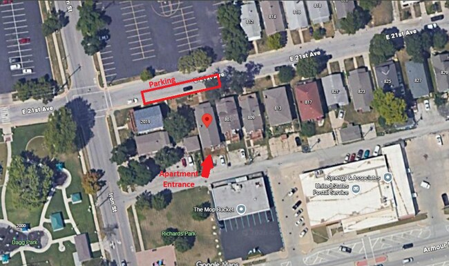 Building Photo - 2 Bed 1 bath lower- level apartment in North Kansas City!