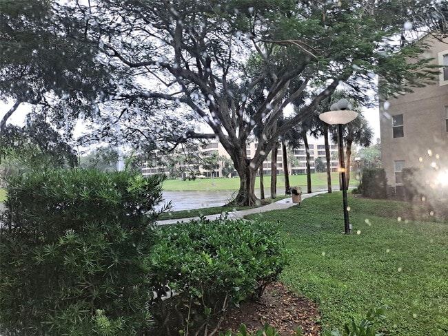 Building Photo - 1845 Palm Cove Blvd