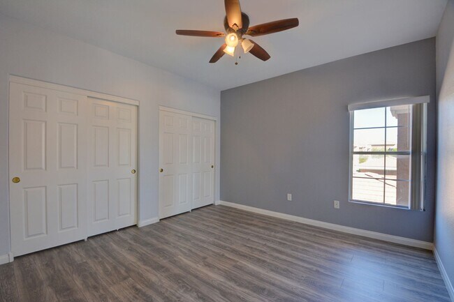 Building Photo - Beautiful / Spacious / Two Bedroom Condo /...