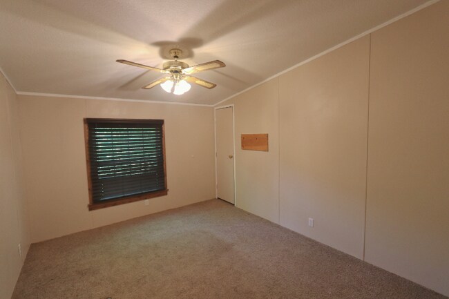 Building Photo - 671 Wolf Hill Rd