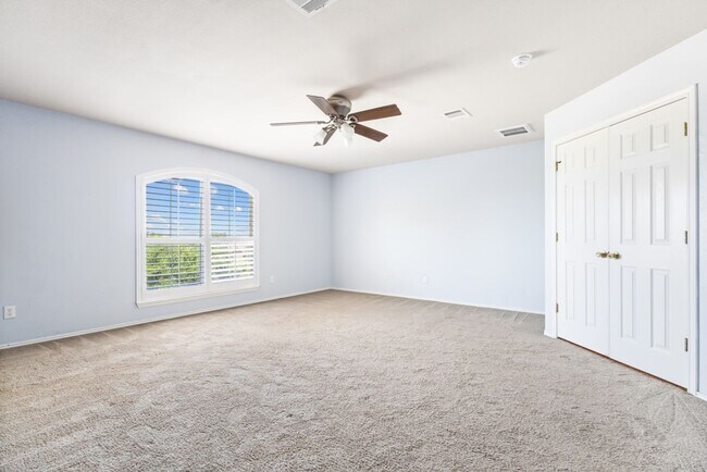 Building Photo - 4 Bedroom/2.5 Bath Wildhorse Subdivision