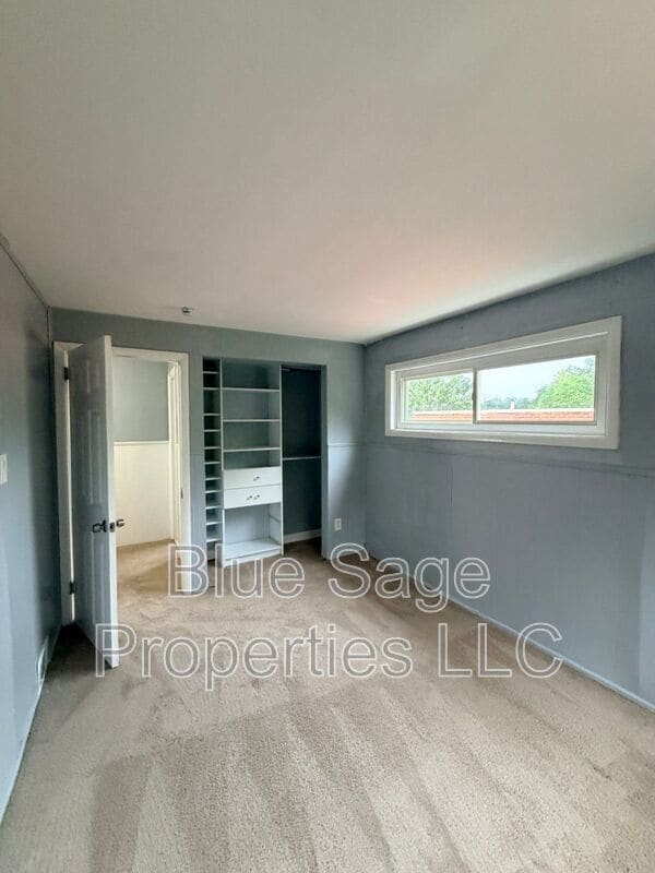 Building Photo - 2118 Valleyview Dr