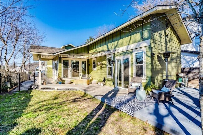 Building Photo - 1203 Cometa St