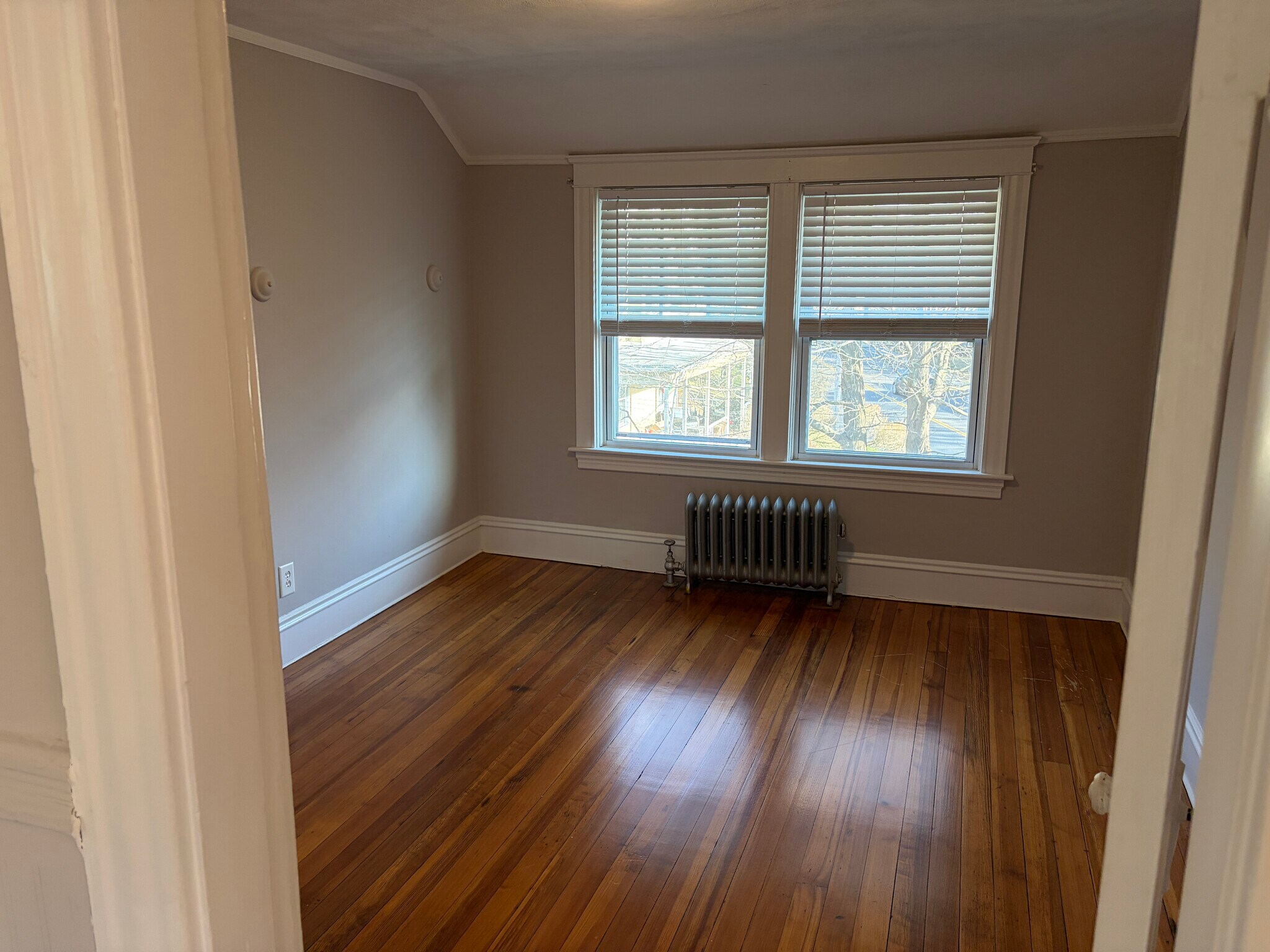Building Photo - 162 Elm St