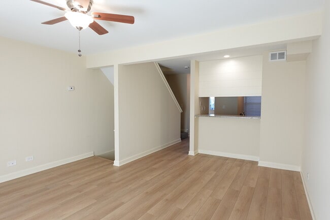 Building Photo - 116 Colonial Pkwy