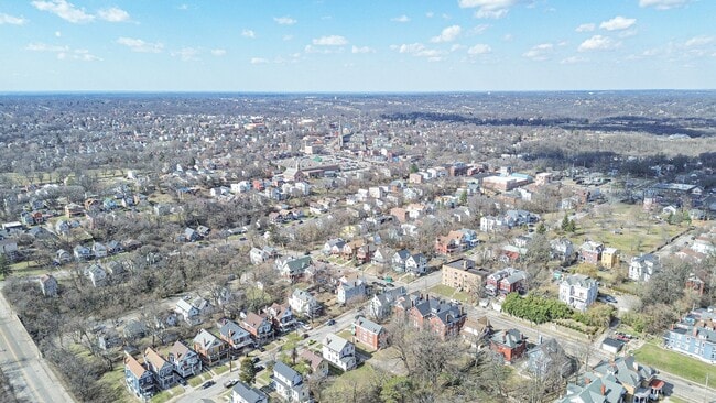 Building Photo - 735 Considine Ave