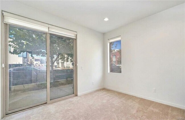 Building Photo - 126 Novel