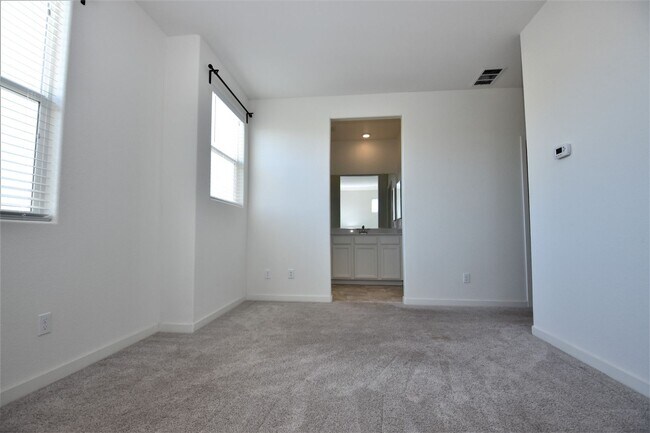 Building Photo - 3998 E Commerce Way