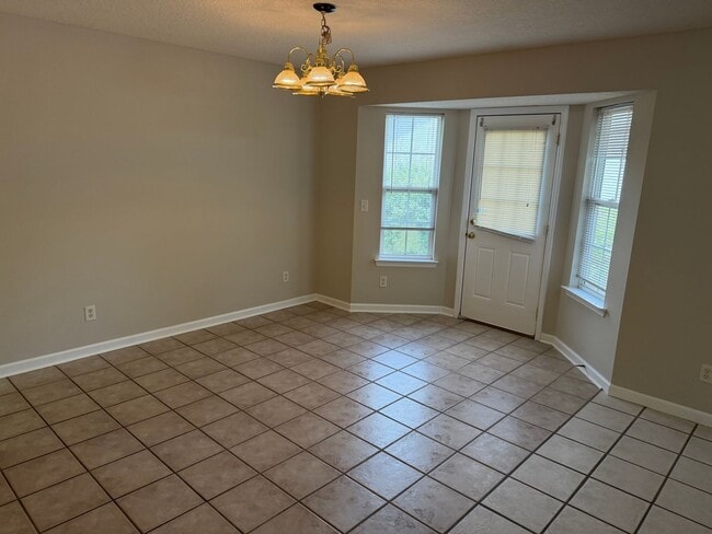 Building Photo - 302 Windrdige Drive