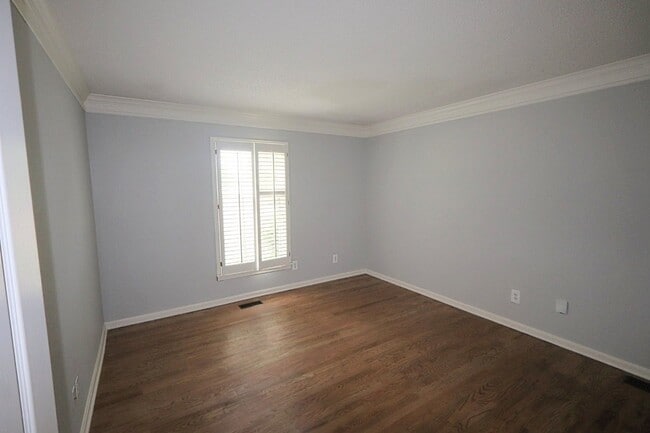 Building Photo - 8231 Lake Terrace Dr