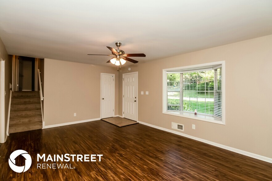 Building Photo - 537 Roxbury Dr