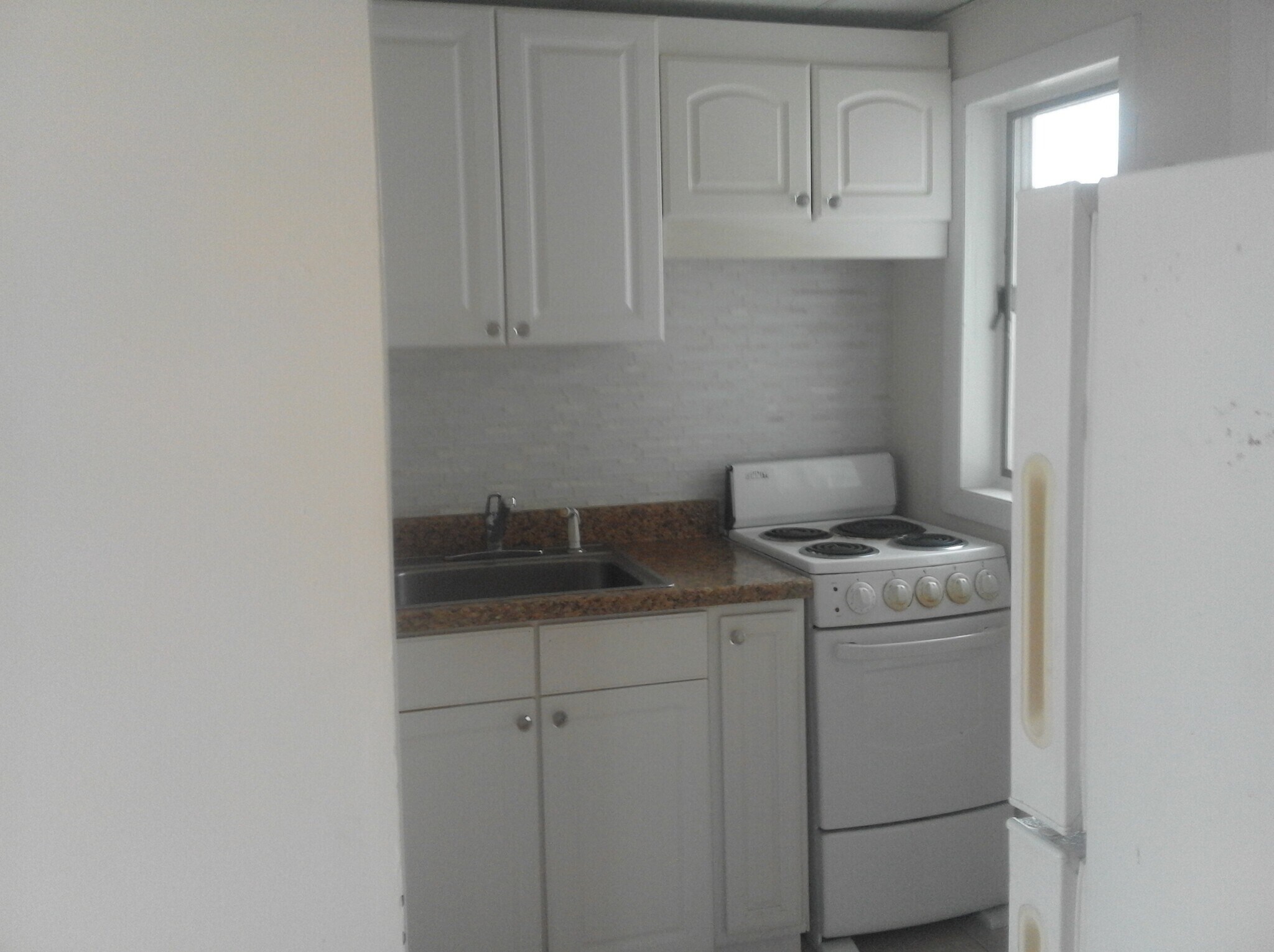 Kitchen - 119 Thames St