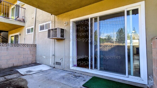 Building Photo - 1850 W Greenleaf Ave