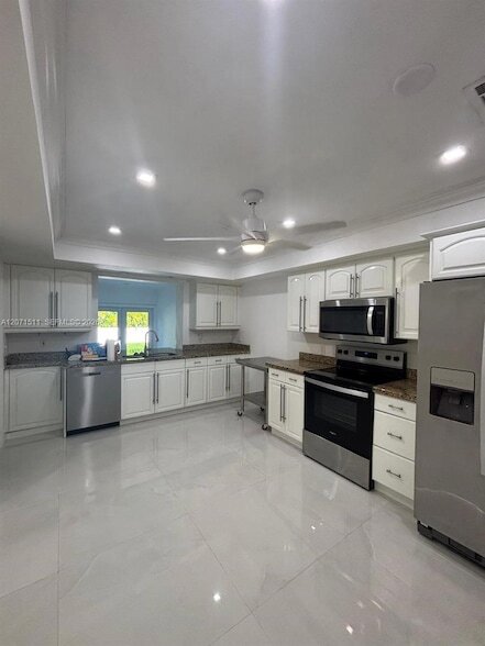 Building Photo - 12253 SW 82nd Ave