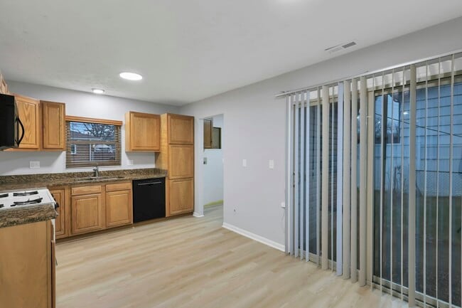 Building Photo - 1634 S James Rd