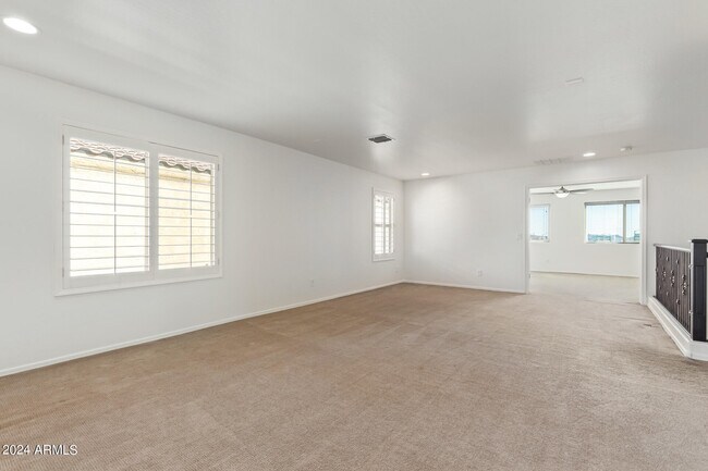 Building Photo - 1837 W Spur Dr