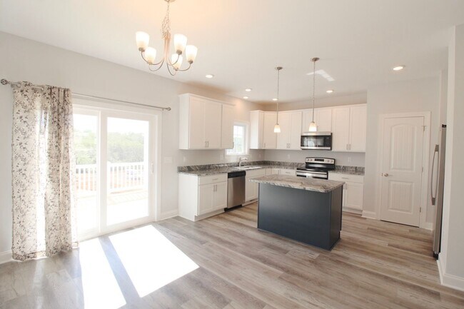 Building Photo - Stylish and Spacious Townhome Near Sentara...