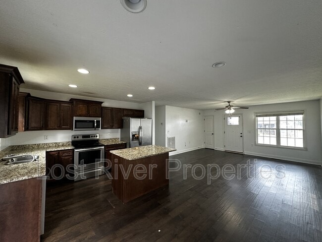 Building Photo - 333 Paige Ave