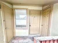 Building Photo - 9808 Roxanna Dr