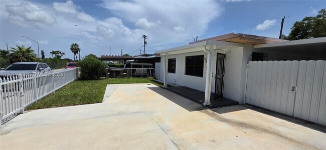 Building Photo - 2230 Service Rd