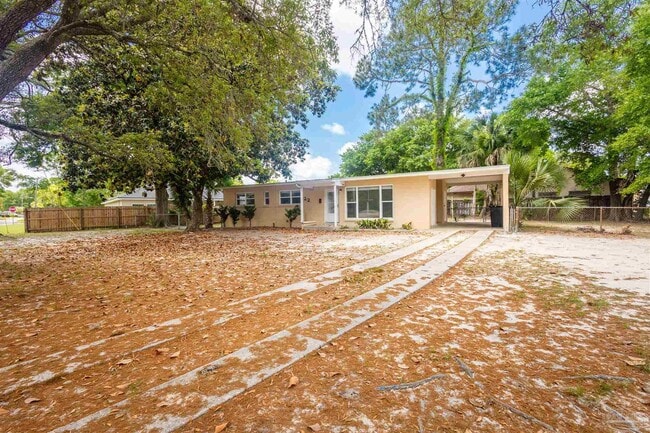 Building Photo - 22 Laurie Dr NE