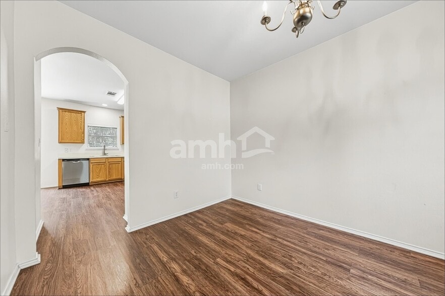Building Photo - 4000 Hidden Meadow Ct