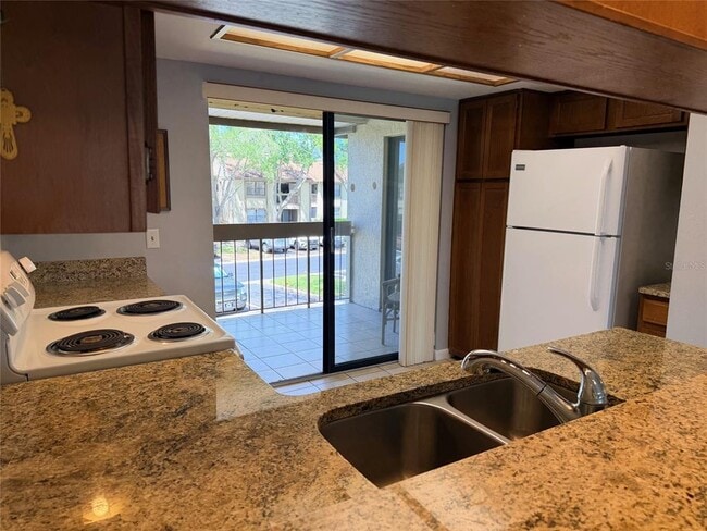 Building Photo - 260 Woodlake Ln