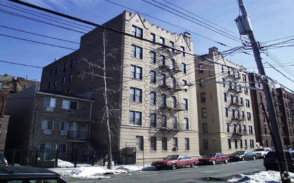 Primary Photo - 2714 Wallace Ave