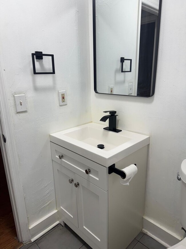Building Photo - 5/2. Available Now Tampa ! Ask about specials