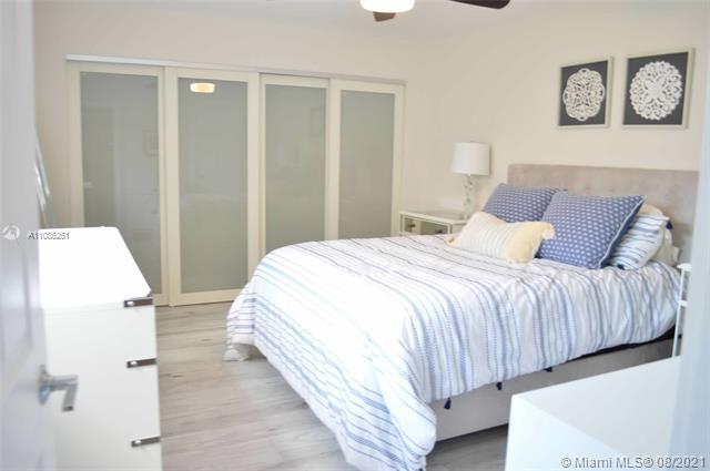 Building Photo - 4708 SW 67th Ave