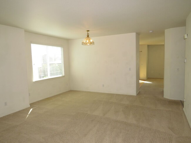 Building Photo - Gorgeous 3-Bedroom House in Stetson Hills