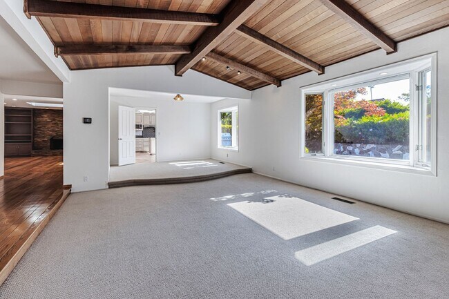 Building Photo - Spacious Saratoga Home with Great Outdoor ...