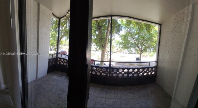 Building Photo - 4222 Inverrary Blvd