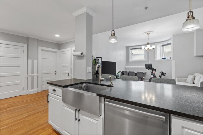 Building Photo - 195 Saint Paul St