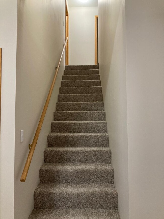 Building Photo - 3200 S 79th 4bed/3bath
